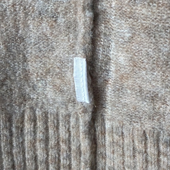 Evereve Button-Front Cardigan Sweater | Oatmeal Heather | Size XS - Picture 4 of 4